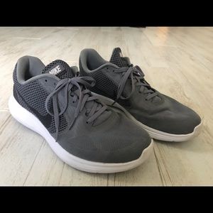 Men’s Nike revolution 3 sneakers size 11